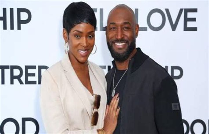 Adrian Holmes Net Worth