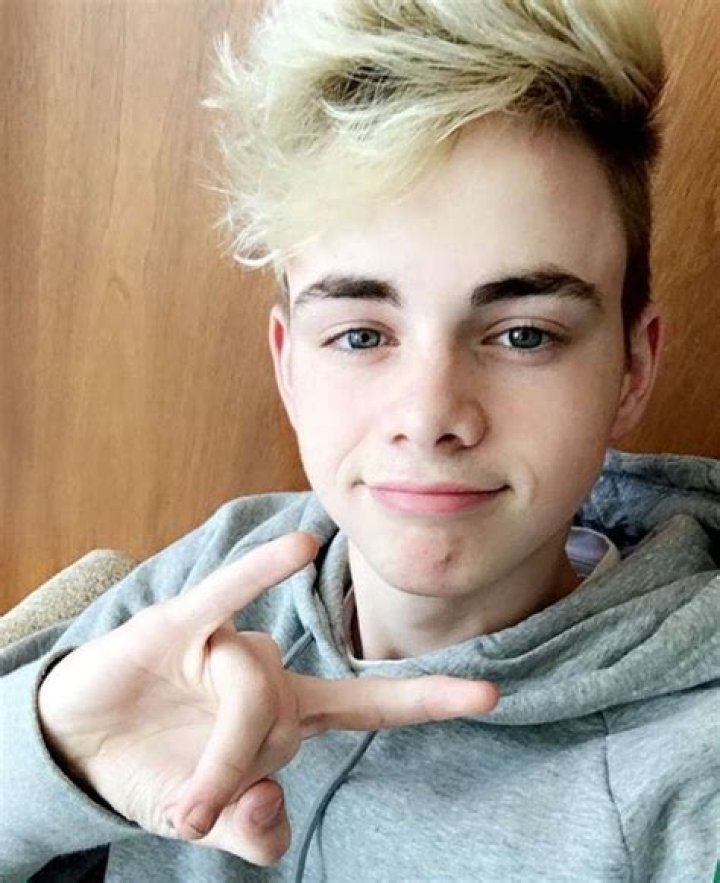 Corbyn Besson Height Weight Body Measurements Age Facts Family Bio