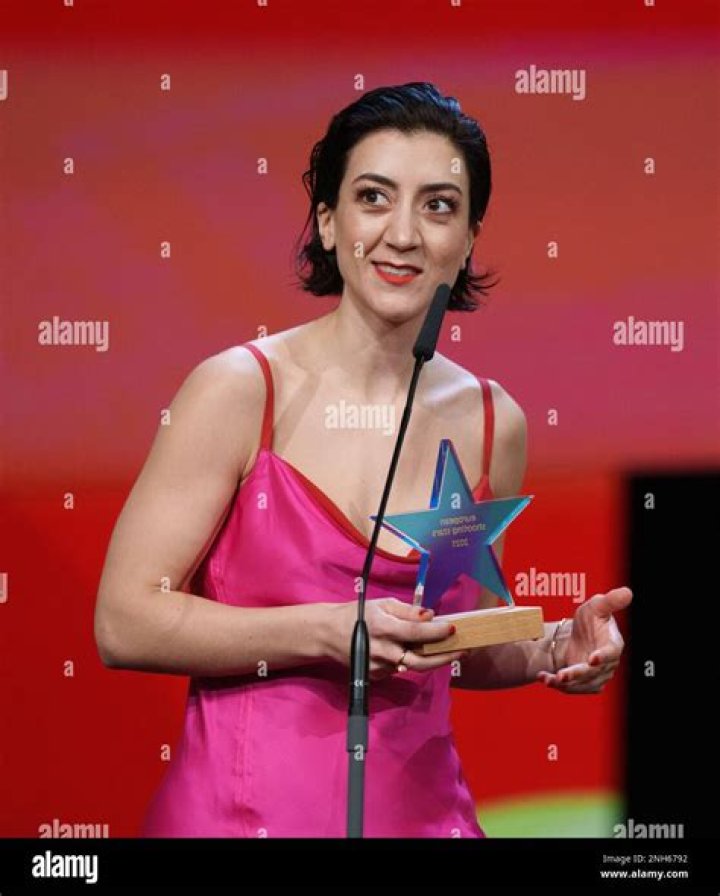 Gizem Erdogan Wiki, Age, Boyfriend, Height, Net Worth & Parents