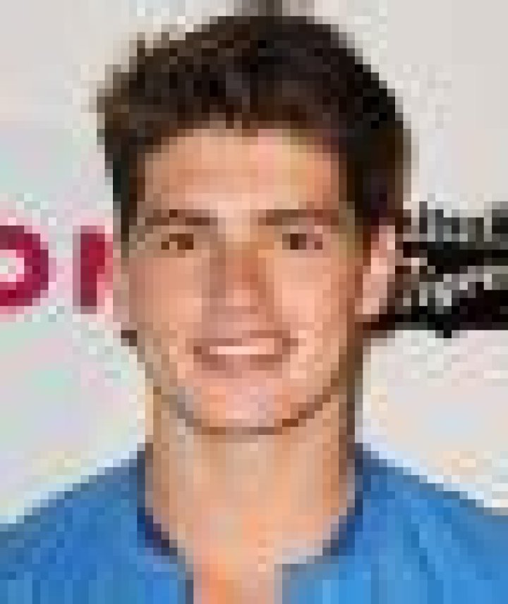 Gregg Sulkin Height Weight Body Measurements Facts Family