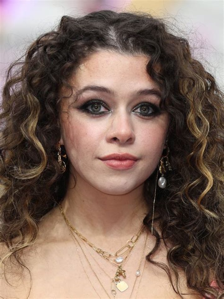 Isis Hainsworth Age, Boyfriend, Height, Net Worth, Parents & Wiki