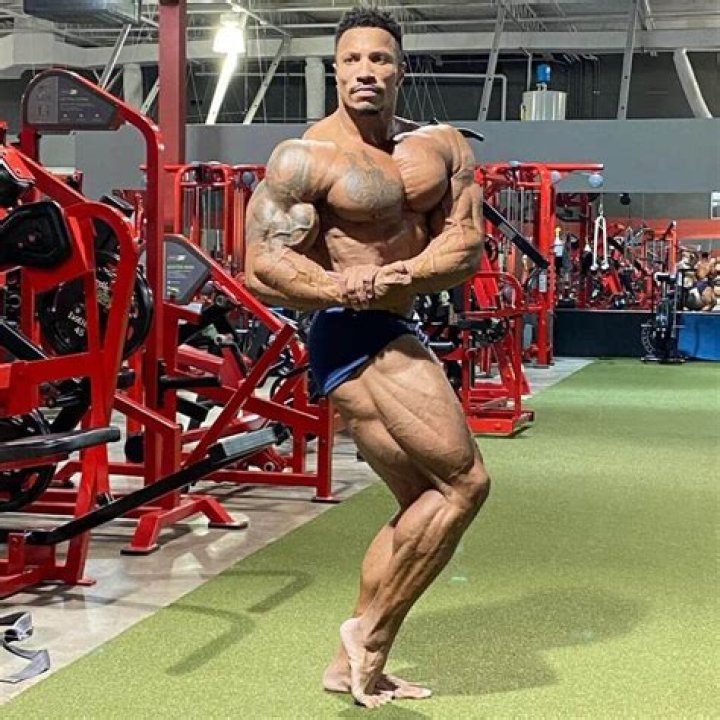 Mandy Moore – Height, Weight, Bra Size, Measurements & Bio