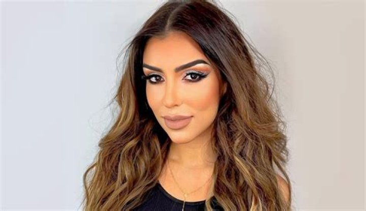 Carolina Santos in Bathing Suit Has "Good Times and Tan Lines" — Celebwell