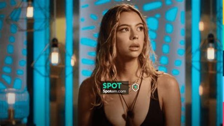 Kayla Richart in Bathing Suit is "So Beautiful" — Celebwell