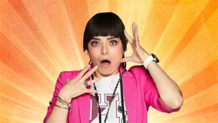 Violeta Isfel in Bathing Suit Says "I Love You" — Celebwell