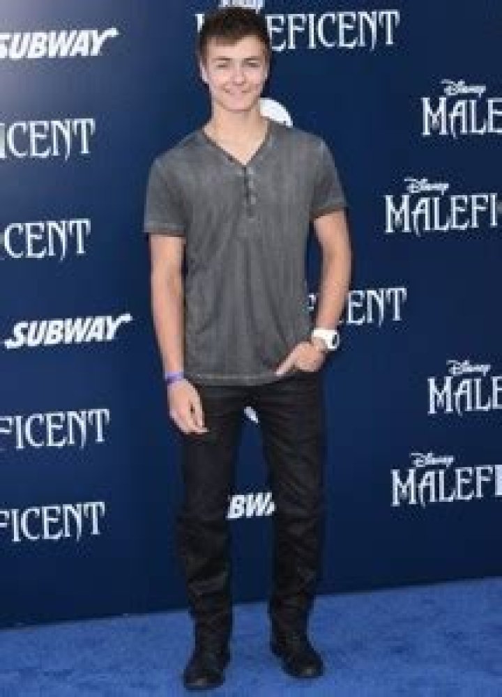 Peyton Meyer Body Measurements Height Weight Shoe Size Age Vital Stats Bio