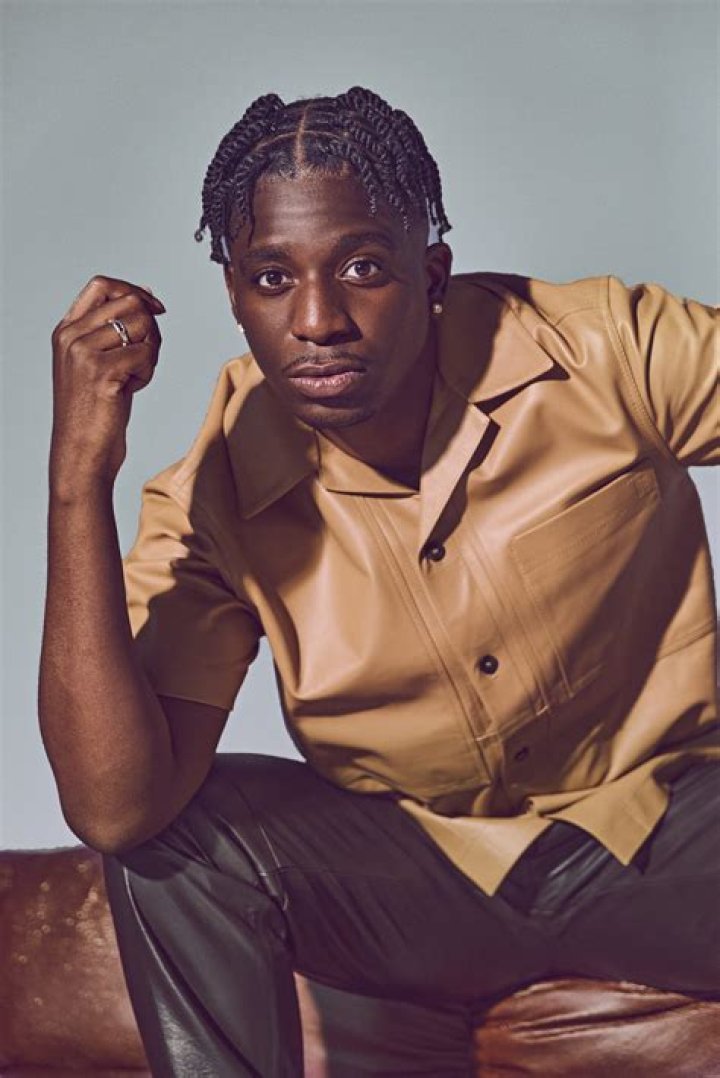 Samuel Arnold – Bio, Age, Height, Emily in Paris Actor