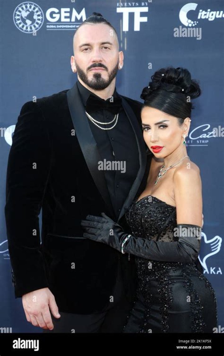 Shakur Sozahdah Wiki, Age, Husband, Sisters, Mother & Net Worth