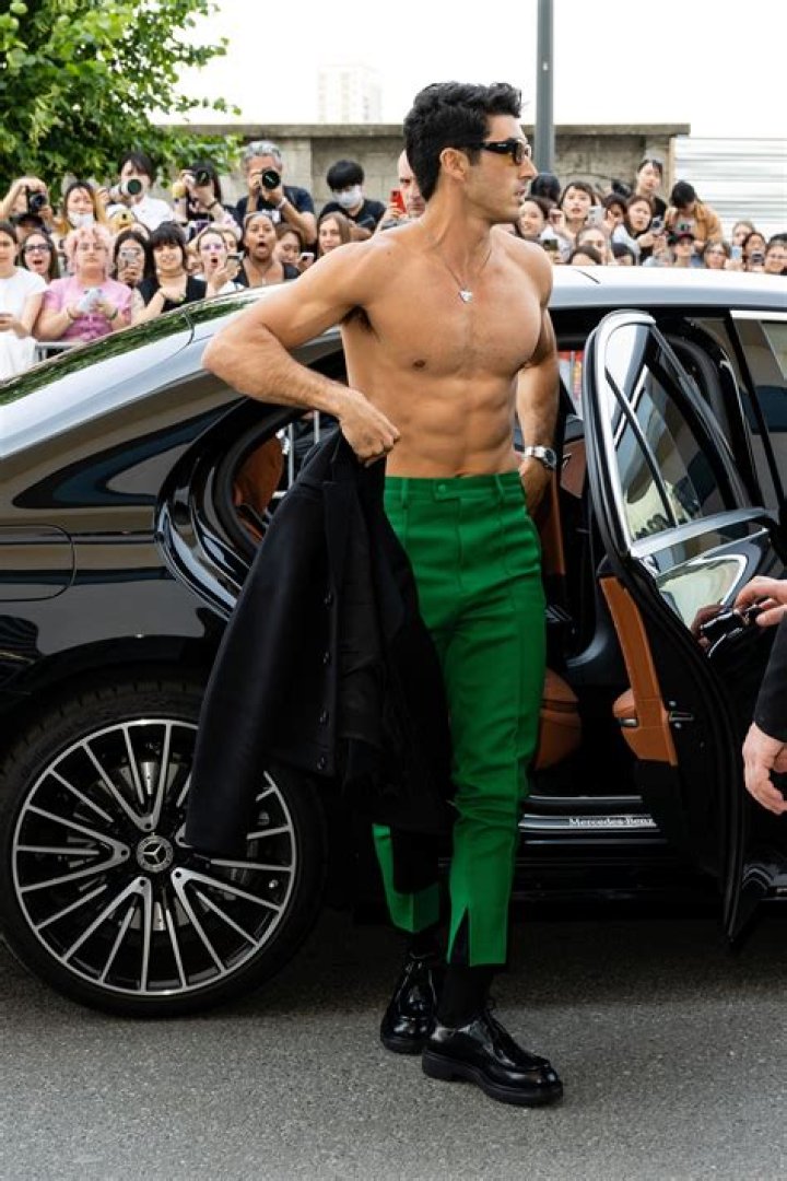 Taylor Zakhar Perez Wiki, Net Worth, Age, Height & Girlfriend